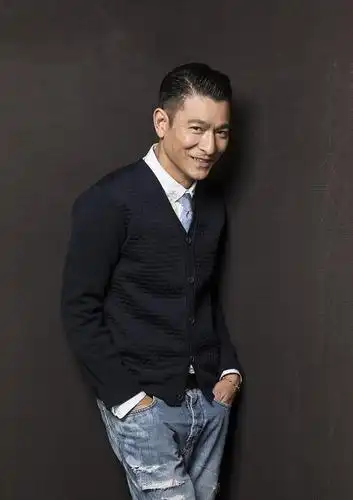 刘德华伤病复出承认"自己老了"记录10年来的容颜