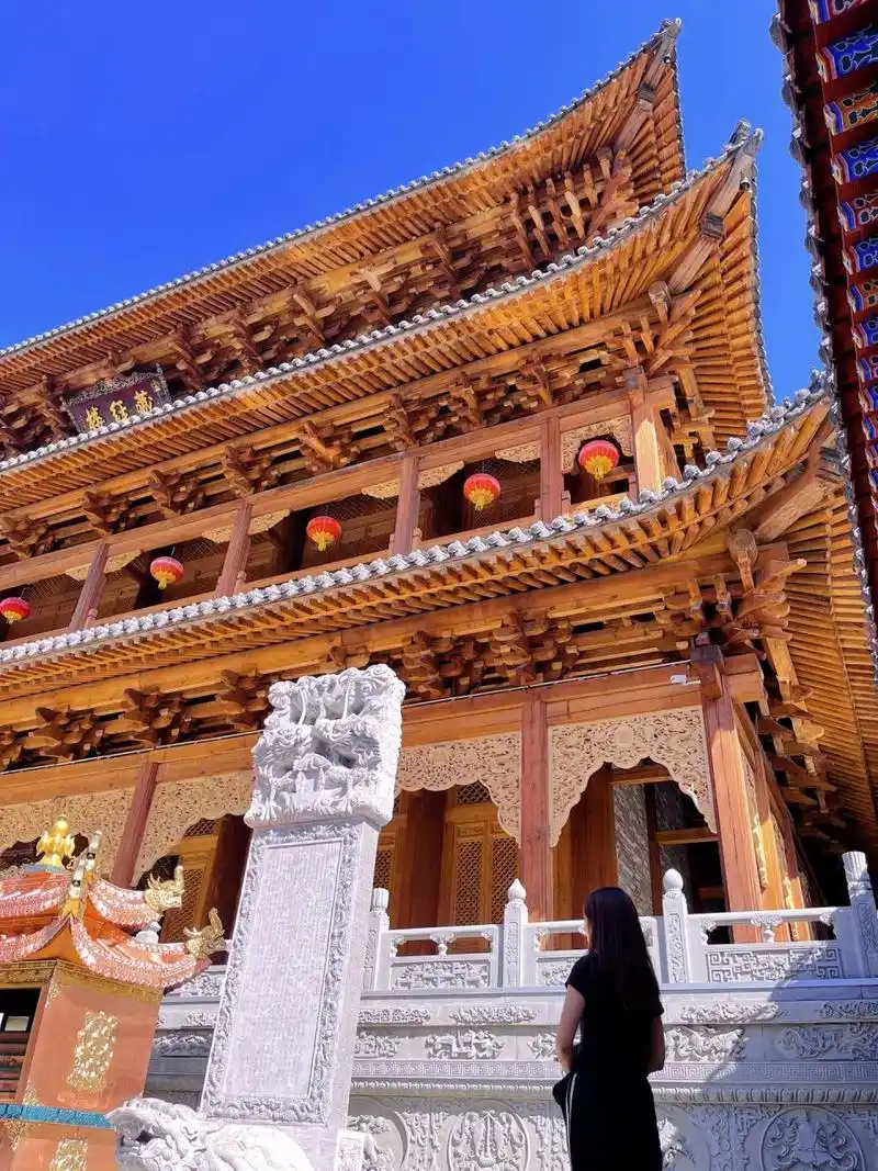 五台山寺庙之——广化寺 门口好多藏族服饰拍照92的,但是不可以进