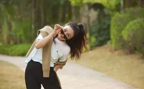 从《向往的生活》当中,看陶虹,其魅力依旧,身材不减当年