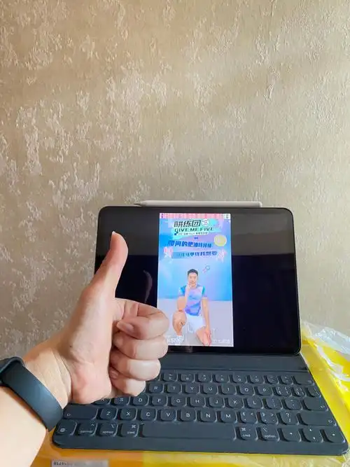 今天跟练了上周玉轩教练的"私教"@陈玉轩noah刚开始我是很不屑的想着