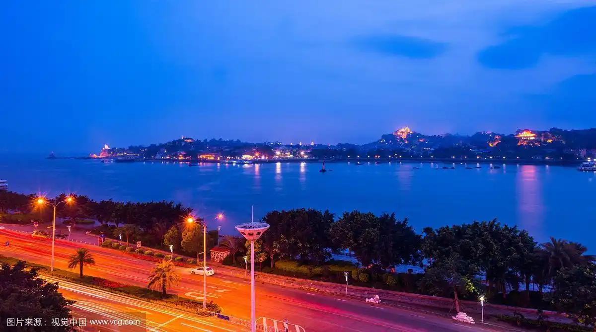 厦门鼓浪屿和鹭江道夜景