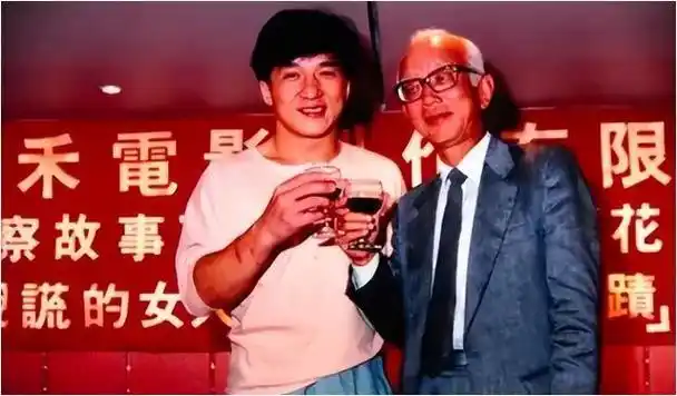 这种激励政策吸引了许多大牌明星如李小龙,许冠文,洪金宝,成龙等人的