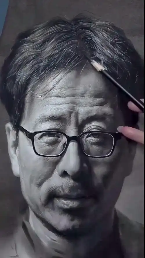 见识一下国内素描超写实第一人功底-度小视