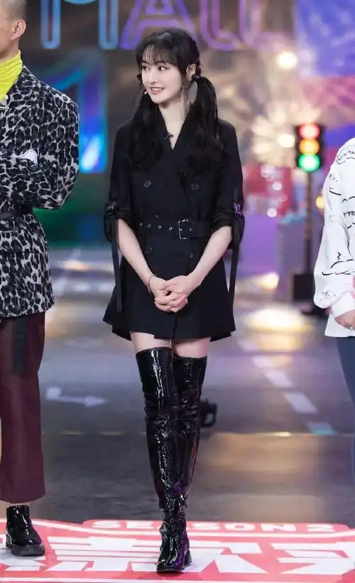 郑爽真是天仙姐姐穿黑纱刺绣晚礼服跳舞身材意外的窈窕多姿