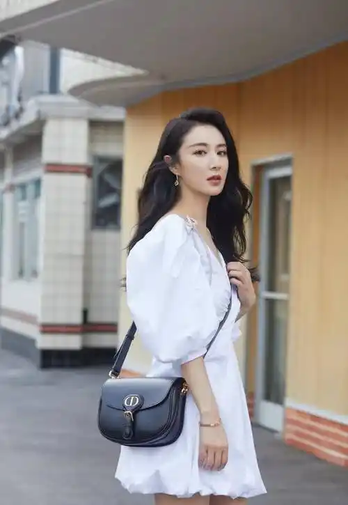 继参加综艺后薇娅又携手迪奥拍大片气场强大不输一线明星