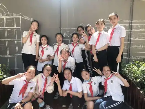 我们女生来个大合影!不过这可不是我们班全部的女生