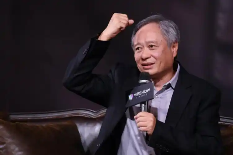 加入外国国籍,却在内地大肆捞金的明星,网友齐喊:滚出娱乐圈!