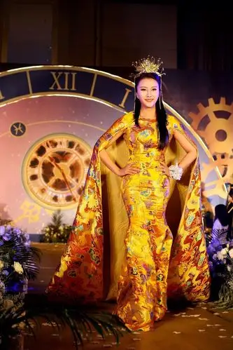 安琪儿明星妈妈,凤凰卫视中华小姐马笑舒扮演女皇武则天走秀安琪儿