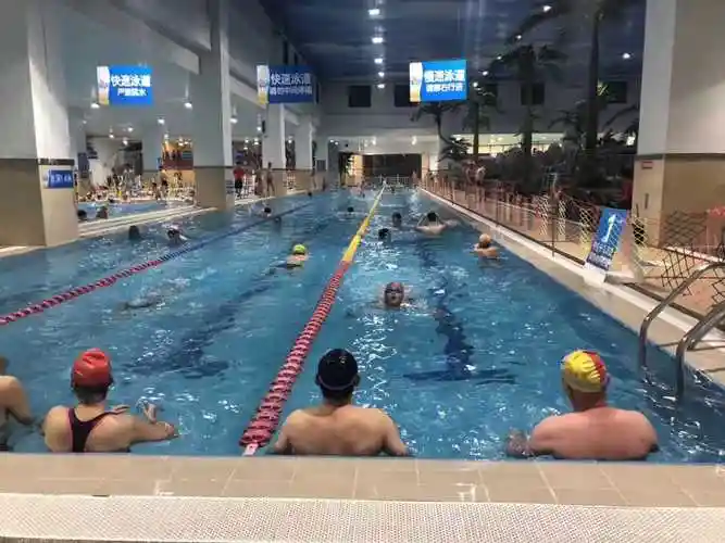 康之泉活水游泳馆(贺龙店)报名免费玩水啦
