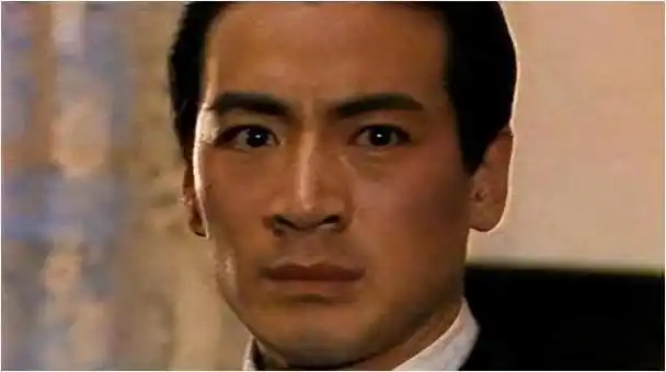 69岁寇振海如今白发老态儿子上高中妻子却风韵犹存