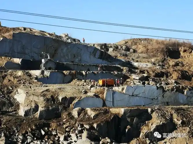 石材矿山开采每一块荒料都来之不易吉林市丰谊矿业有限责任公司frg