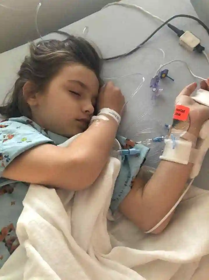 摆摊卖柠檬水筹钱,美国7岁女童手术成功