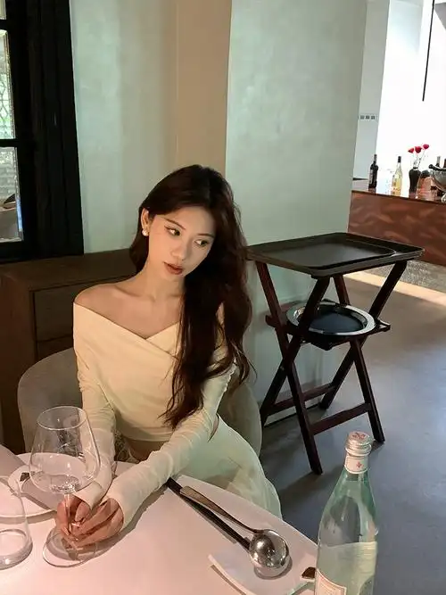 norain不下雨杏色交叉设计长袖上衣女a字气质半身长裙高级感套装