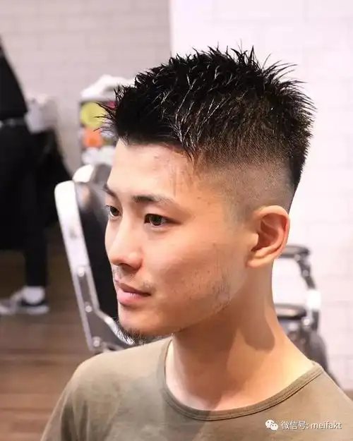 硬汉路线型男们的发型简单清爽又有型