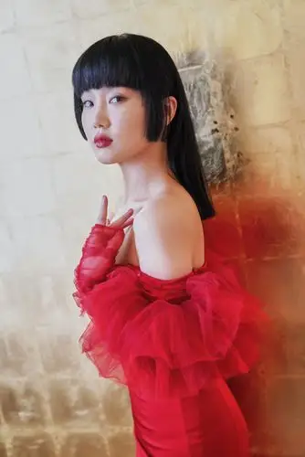 黄龄这红裙也太挤了身材曲线撑得明显我是羡慕了