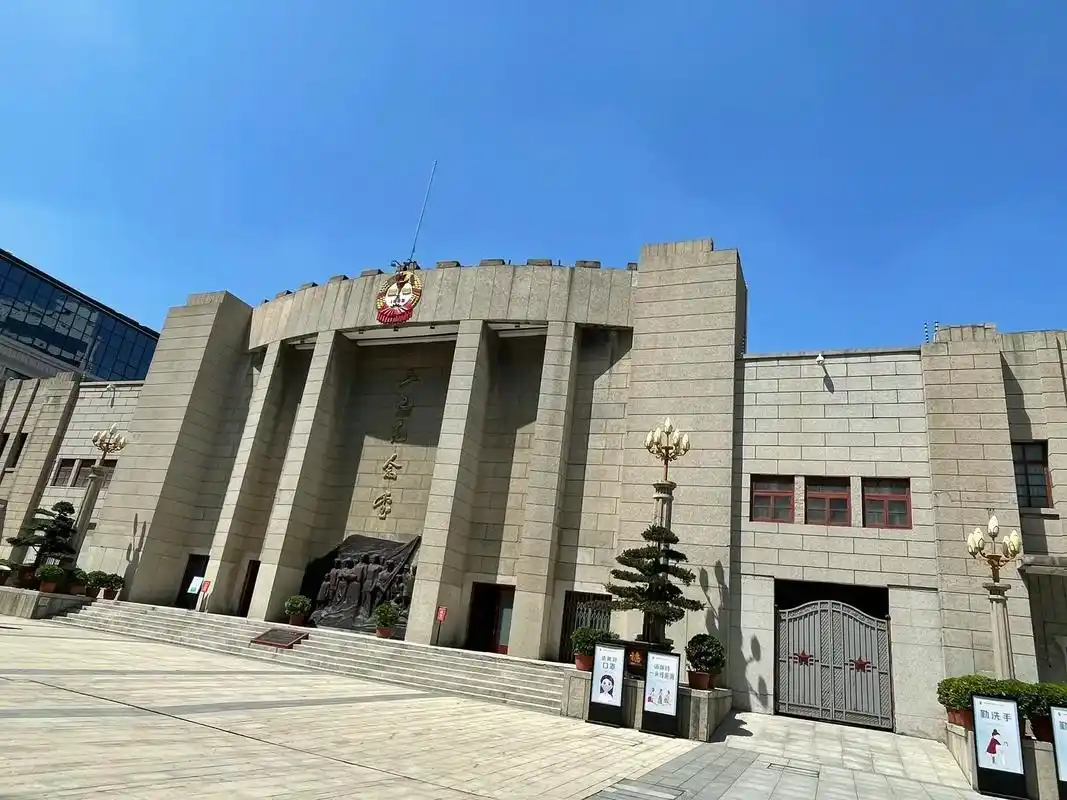 红色游之郑州二七纪念堂.科普二七惨案:        京汉铁 - 抖音