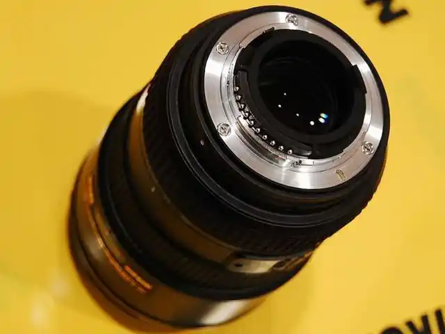 方便实用 尼康17-55mm镜头售8990元