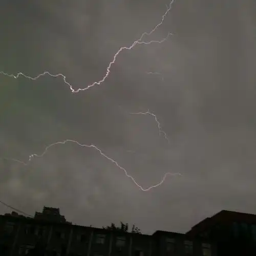 前几天天天打雷闪电的好吓人