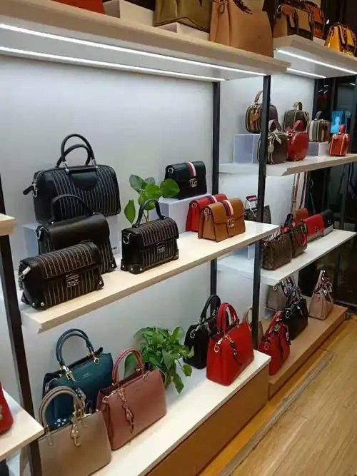 原三处泰安小区对面【啄木鸟皮具店】年终钜惠