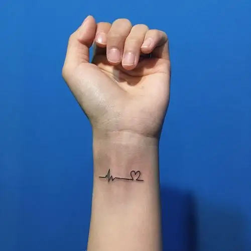 手腕几何图形英文字纹身图案         手腕小清新英文字纹身图案