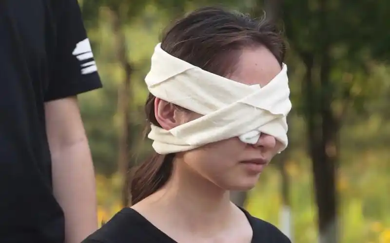 野外急救17三角巾眼部包扎法