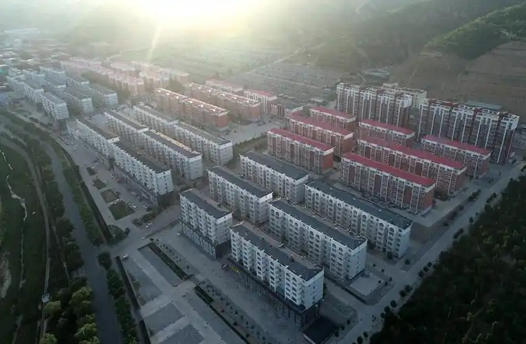 张博文 摄 位于黄土高原的陕西省延安市延川县文安驿镇梁家河村曾经是