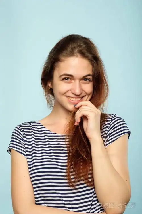 情感表达幸福微笑的快乐的女人