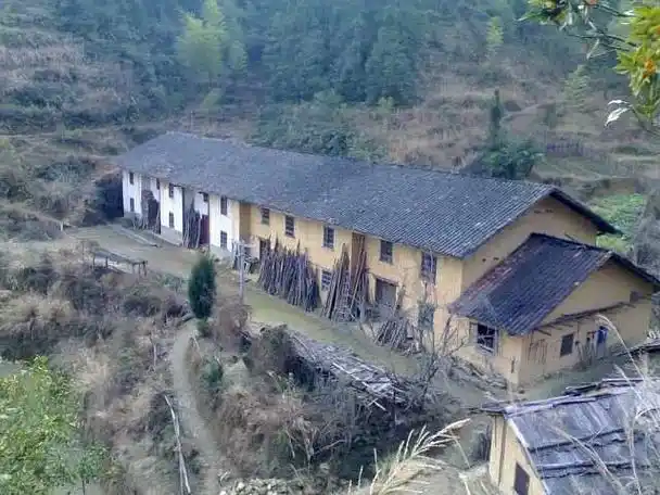 八十年代的老房子,几代人的坚辛与汗水,见证中国农村由贫穷走向 - 抖