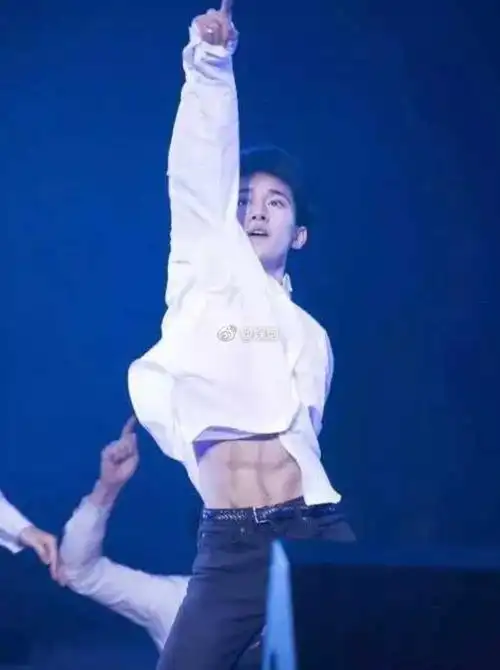 7815看了罗云熙的腰9915瞬间觉得自己不配做女生081596