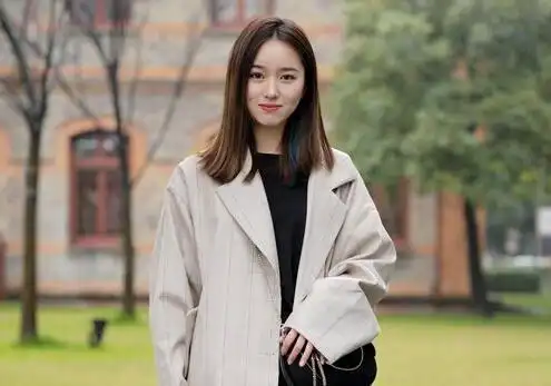 适合30岁女人发型图大全,百搭气质中分直发推荐