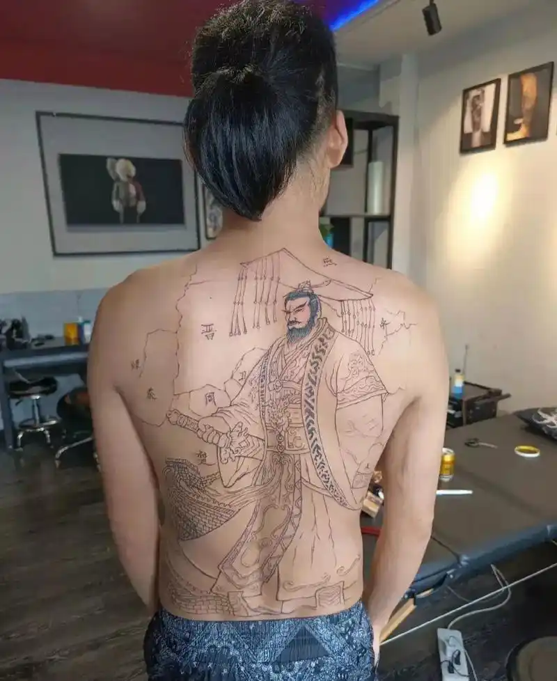 纹秦始皇,你个小伙子背得起吗?