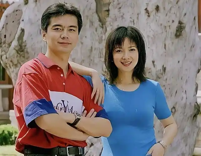 原创许亚军4次婚姻妻子个个貌美他年轻时的颜值不输小鲜肉