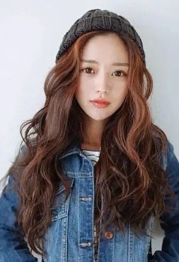 瘦脸适合什么发型 >  时下最流行的脸型恐怕就是尖脸型的"锥子脸"女生