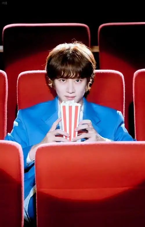 金希澈超话90#金希澈宇宙大明星#【饭修】211101希澈饭修更新cr:p1