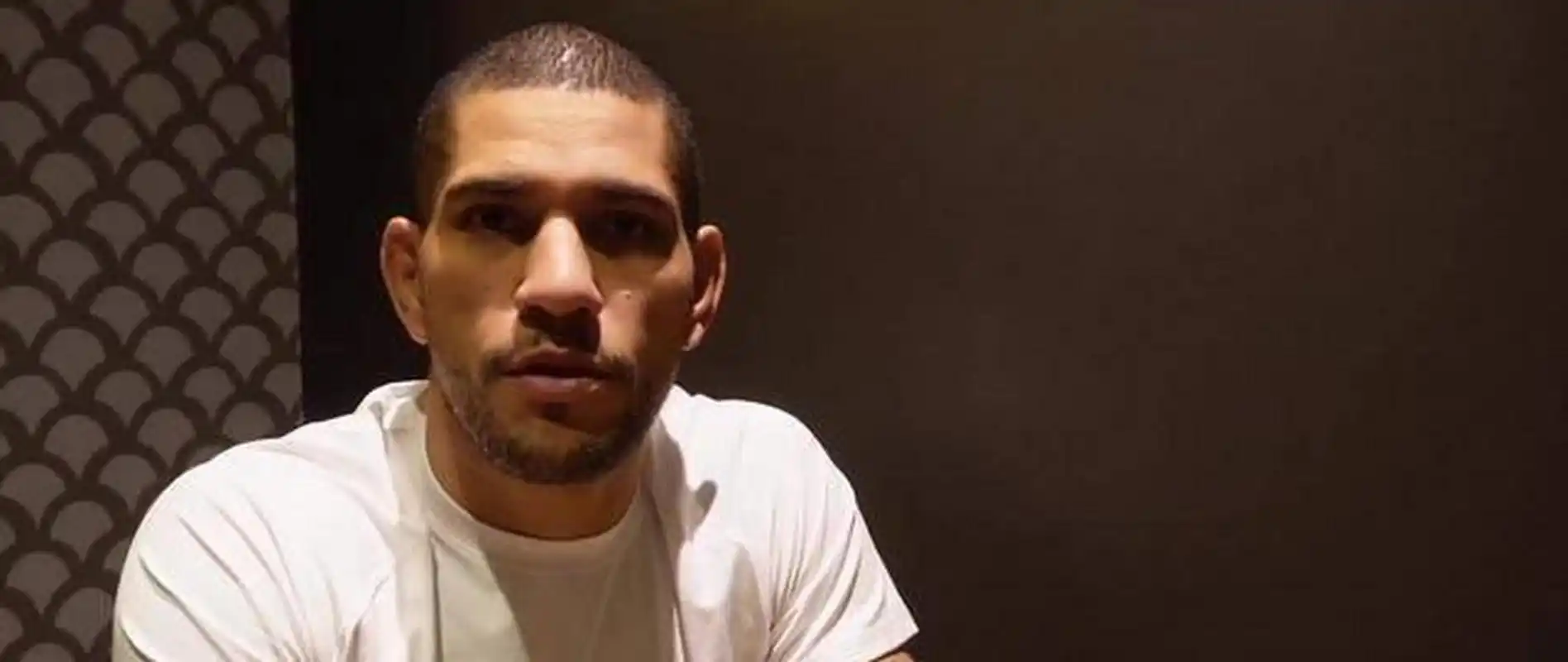 刚刚在ufc287中输给黑龙丢掉ufc中量级冠军的巴西选手"石拳"佩雷拉没