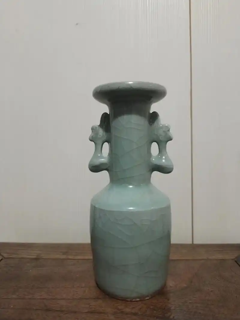 南宋龙泉窑凤耳盘口瓶 - 抖音