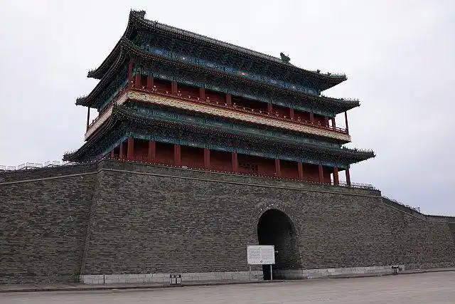 帝都正阳门   正阳门,俗称前门,前门楼子,大前门,是明清两朝北京内城