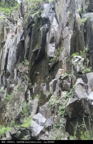 陡峭岩壁