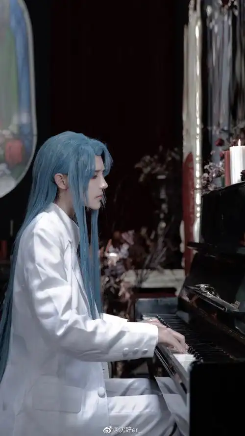 不健全关系超话沈辞er超话#cos##滕瑞雨#【卷发】圣诞90揪一个小