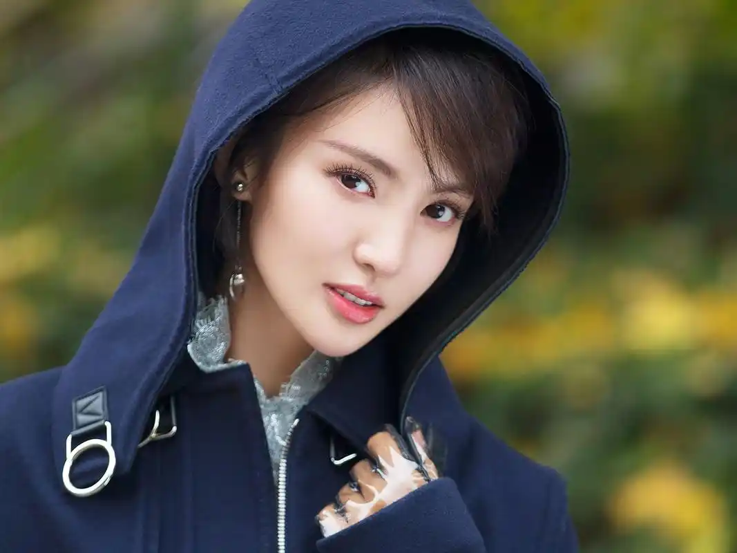 金晨短发时尚帅气图片桌面壁纸