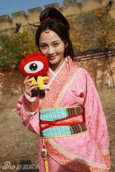 12月5日,新浪娱乐前往《嫦娥》位于横店的拍摄地探班,首次揭开了这367