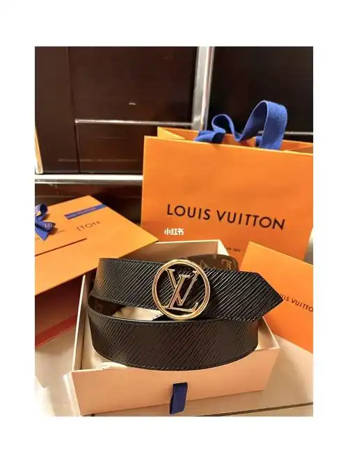 完成购买清单 [拔草r] 第一个奢侈品 一直想入手皮带 没有特定的brand