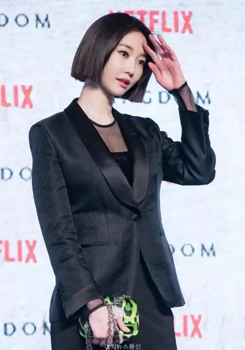 高俊熙又换新发型,齐肩短发搭配黑色西服套装 气场全开,美呆了