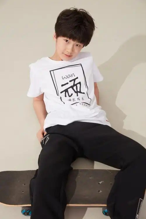 13日,天天张悦轩所写真大片曝光.