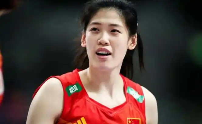 李盈莹:在巴黎奥运会上向着巅峰迈进!|李盈莹|女排|排管中心_新浪新闻