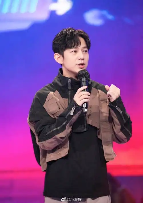 何炅晒照告别乌镇此前被曝醉酒痛哭