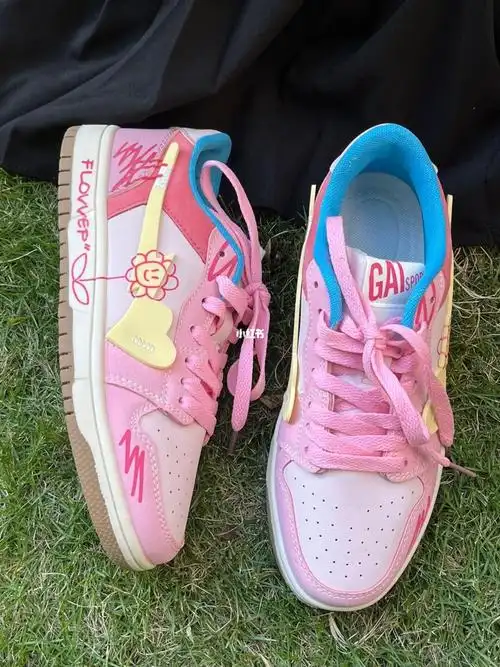 谁穿谁温柔的粉色运动鞋真的爱了
