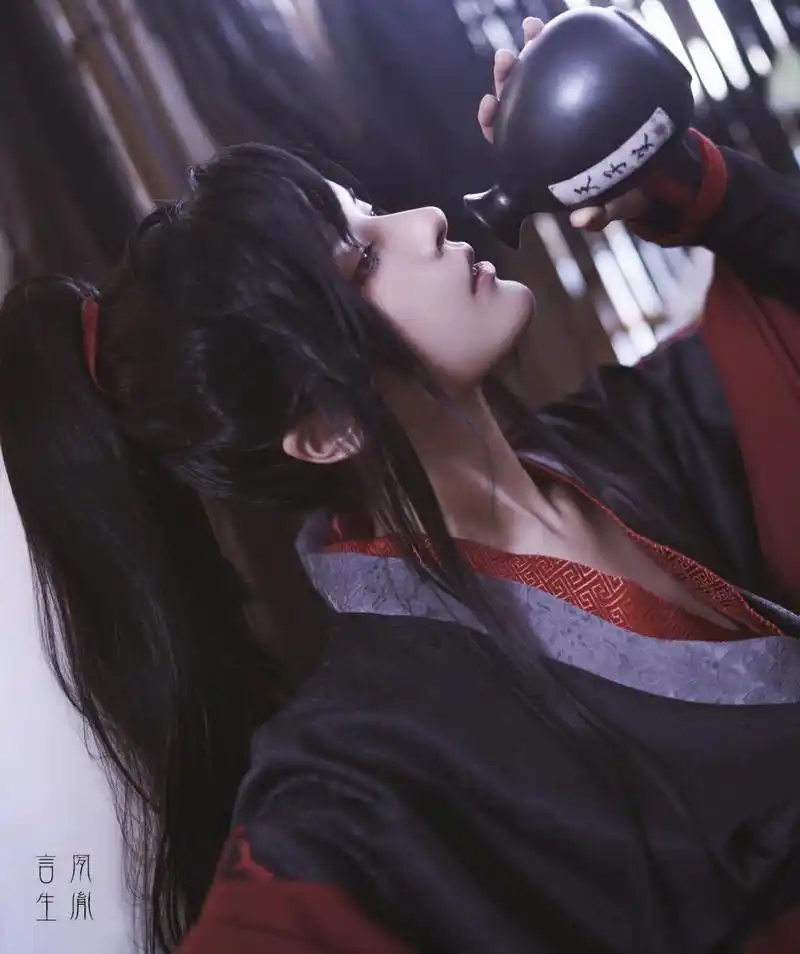 夙胤言生vs佛心观莲cos的魏无羡,哪个是你的最爱?