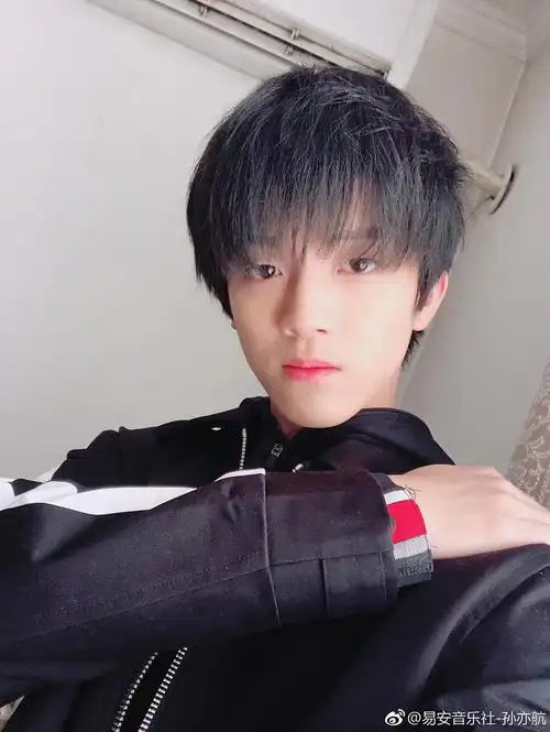 回顾帅男曾经的自拍三张