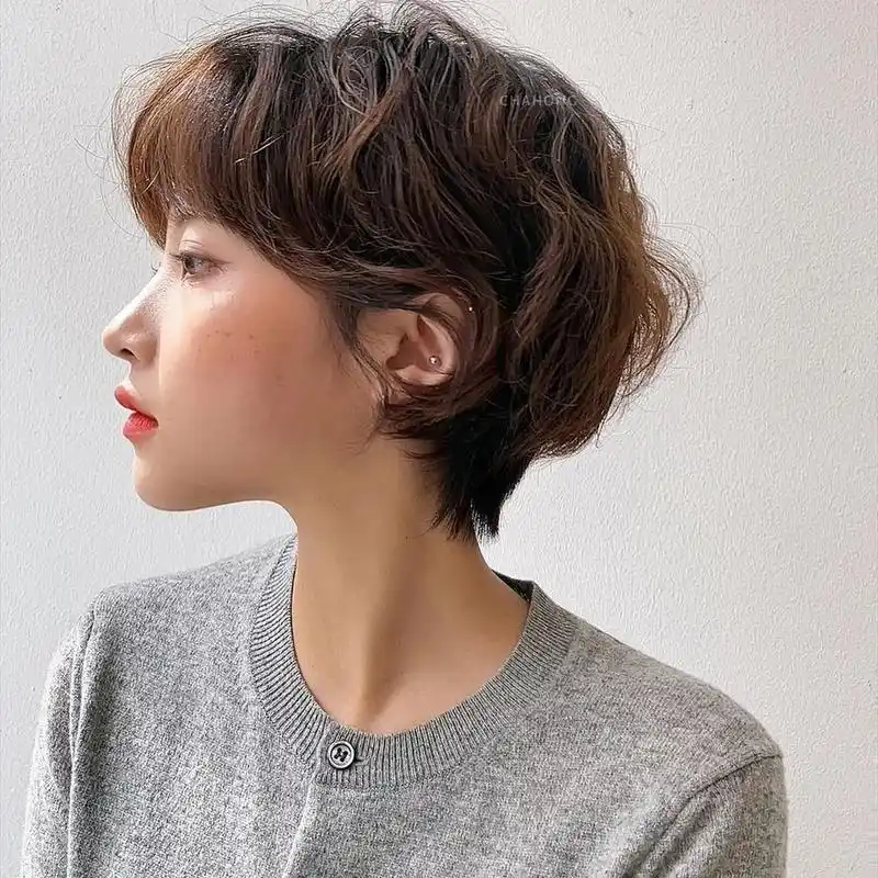 看上去很干练的女生短发发型